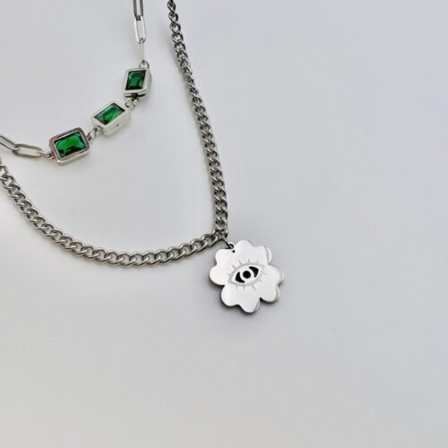 Green eyes necklace